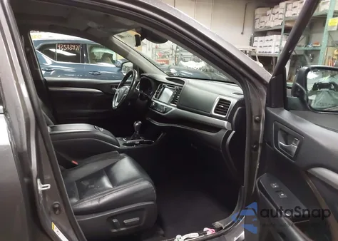 2018 Toyota Highlander Xle z USA, uszkodzony, nr VIN 5TDJZRFH7JS891334